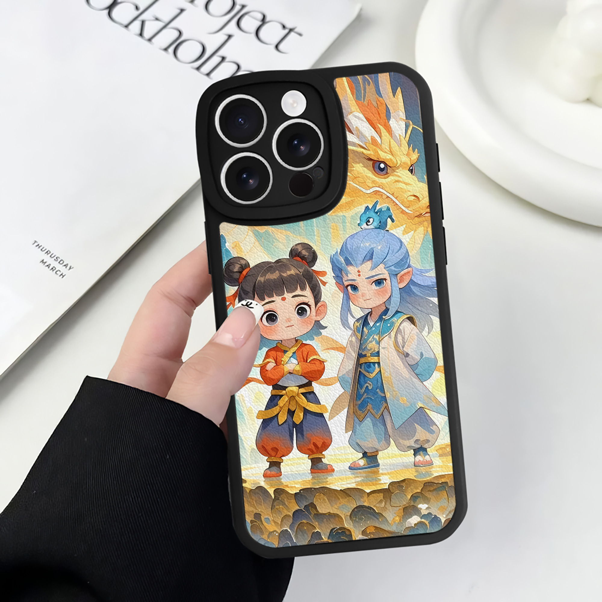 （画像用） Ne Zha 2 ナタ 魔童の大暴れ 【iPhone 16シリーズ対応】シリコンスマホケース（レザー調） 材質：シリコン